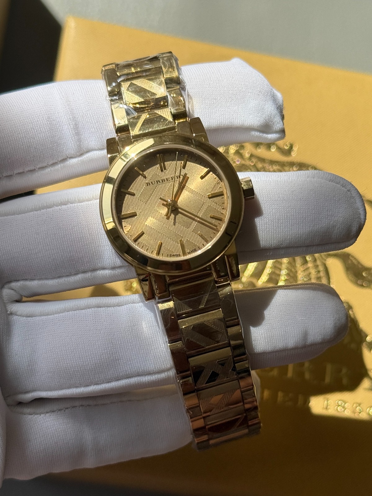 Burberry watch The City Engraved Check Watch 26mm Gold BU9234