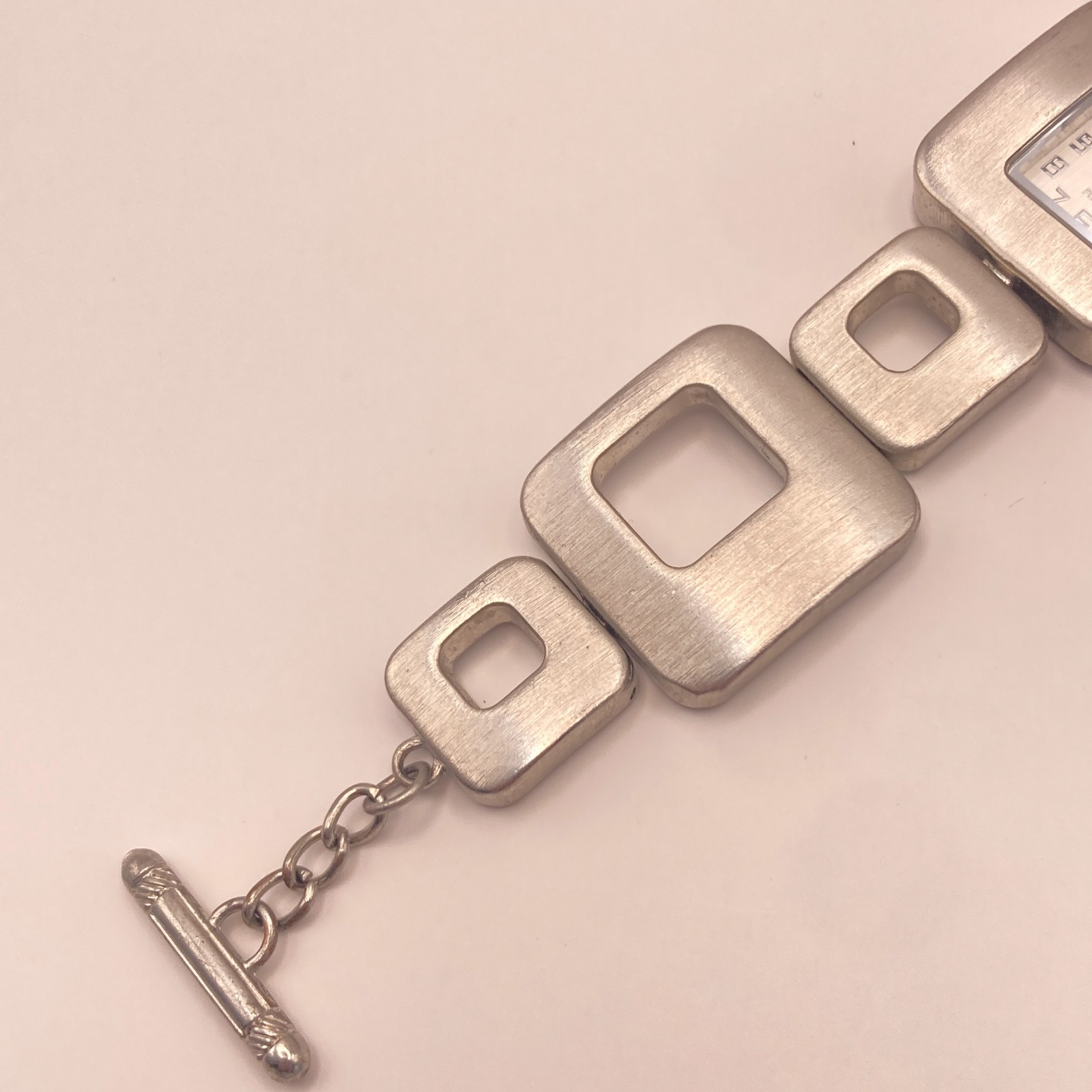Geneva Womens Watch Silver Tone 25mm Square Links Brushed Toggle New Battery