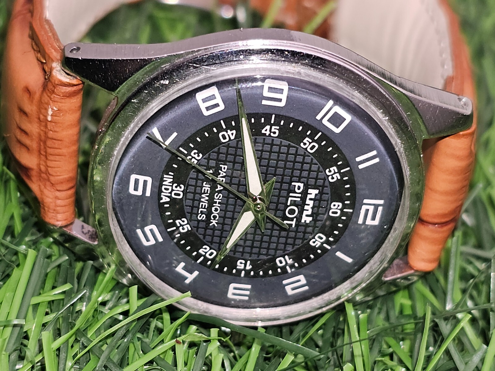 Beautiful Mens HMT Pilot Parashock Mechanical Wind 17J Watch Black Dial