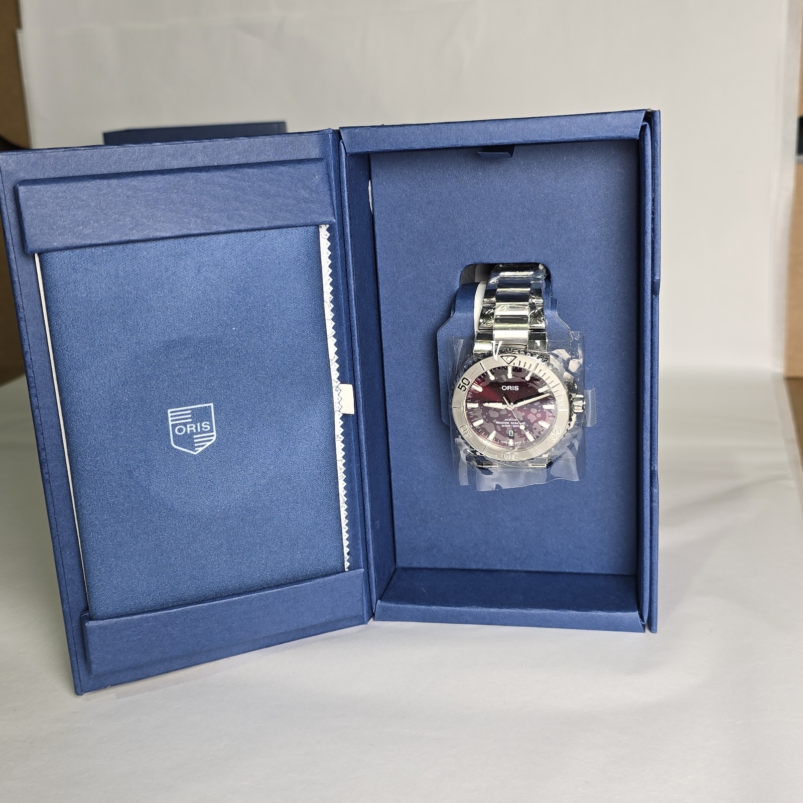 Oris Aquis Date Relief 41.5mm Cherry Red Dial Automatic, New, 01 733 7766 4158