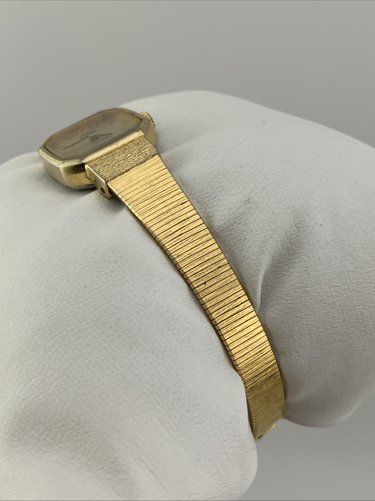 Vtg Pulsar Ladies 16mm Watch Gold Tone Octagon Dial 6.25″ v232-5790 – RUNS