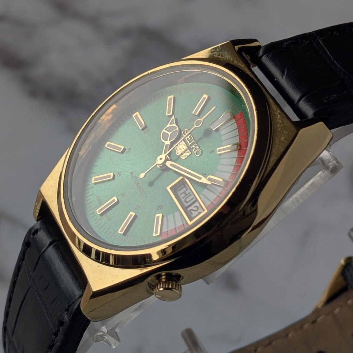 SEIKO 1980-1989 Men’s Automatic Date Gold Tone Men’s Wristwatch