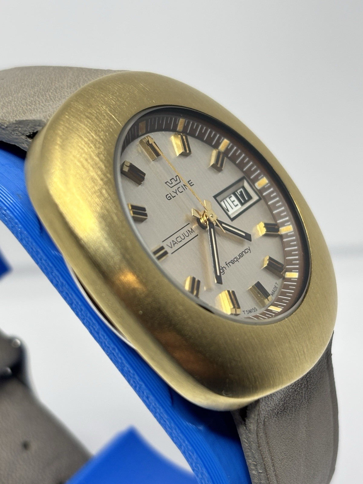 Vintage Glycine Vacuum Automatic Day/Date Cushion Watch – Gold Tone Gray Leather