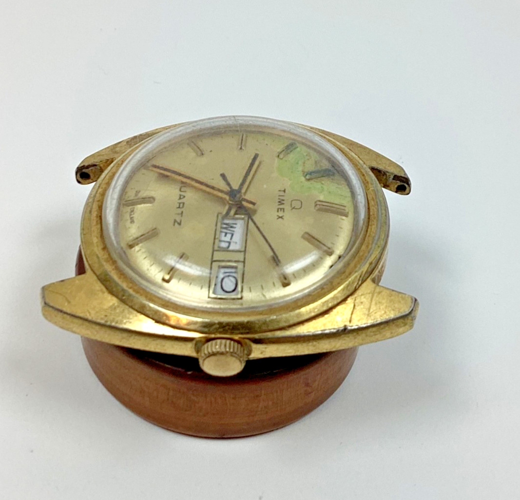 1978 Timex Q Quartz Day Date Watch France M66 9696106678 Runs Spare Parts Repair