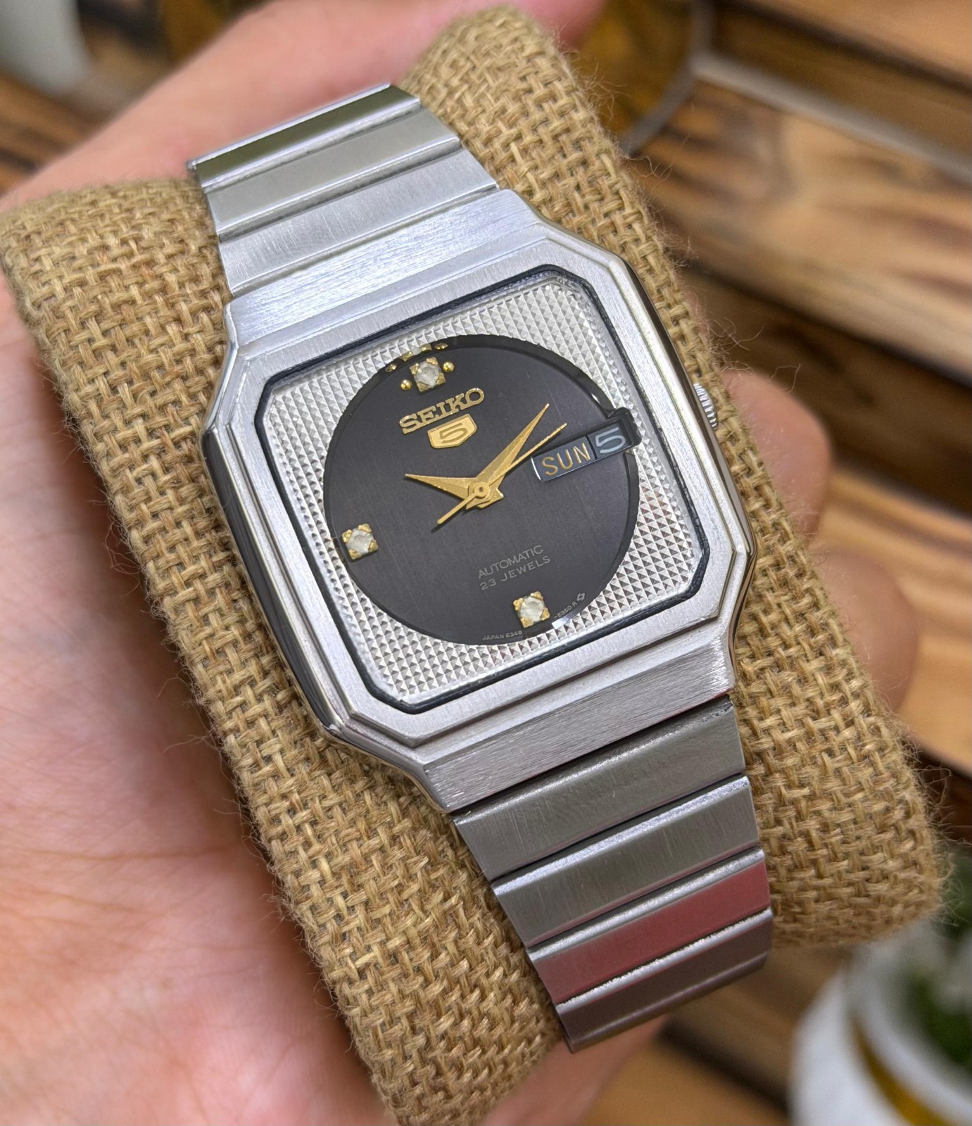 Vintage Seiko 5 Automatic 23 Jewels Day Date Men’s Watch Squaredark brown…