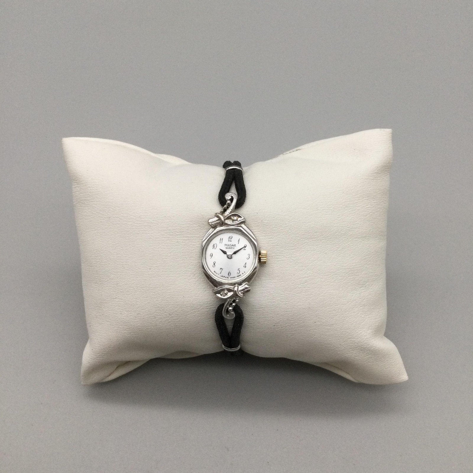 Vintage Pulsar Womens Watch 13mm Silver Tone Cord V400 L305A New Battery 6.25″