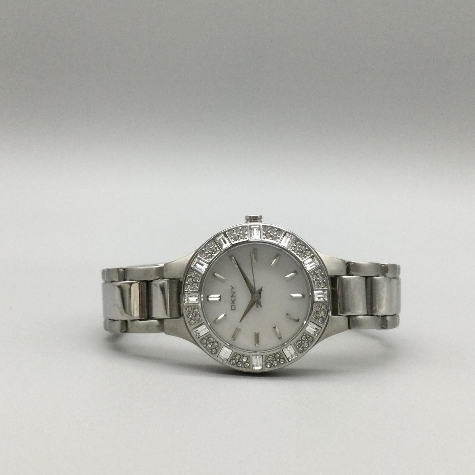 DKNY Womens Watch 30mm White MOP Dial Crystal Stainless NY-8485 New Battery 7″