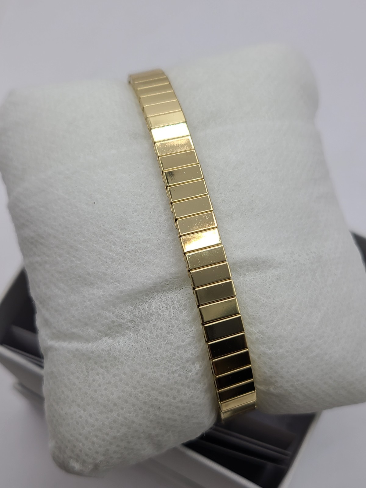 DANBURY MINT FOOTPRINTS IN THE SAND GOLD TONE STRETCH BAND WOMEN’S WATCH