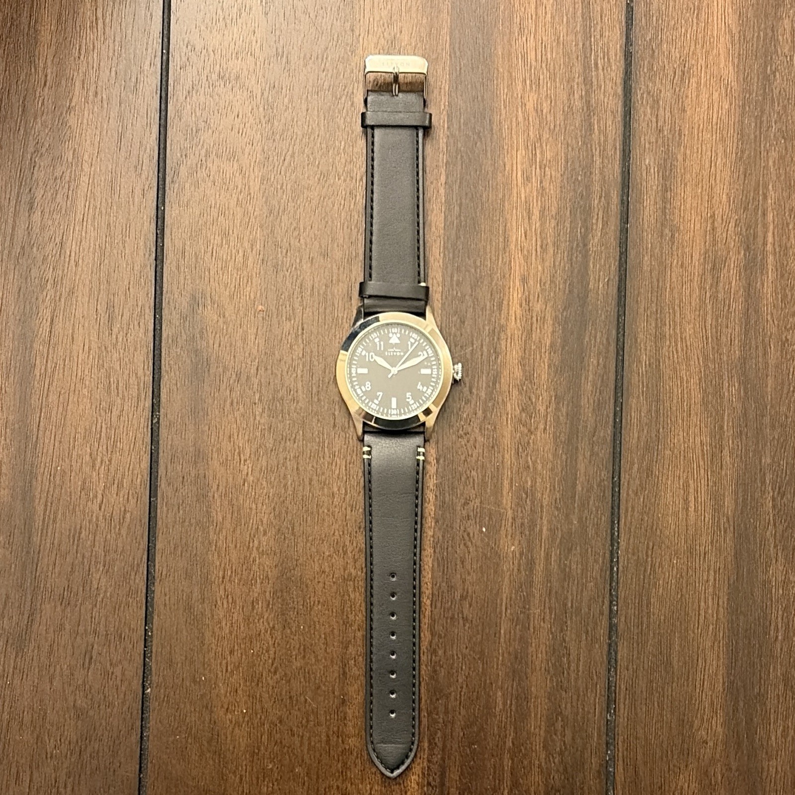 Elevon Men’s Quartz Wristwatch Gold SS Case Black Dial Leather Strap 42mm 3ATM