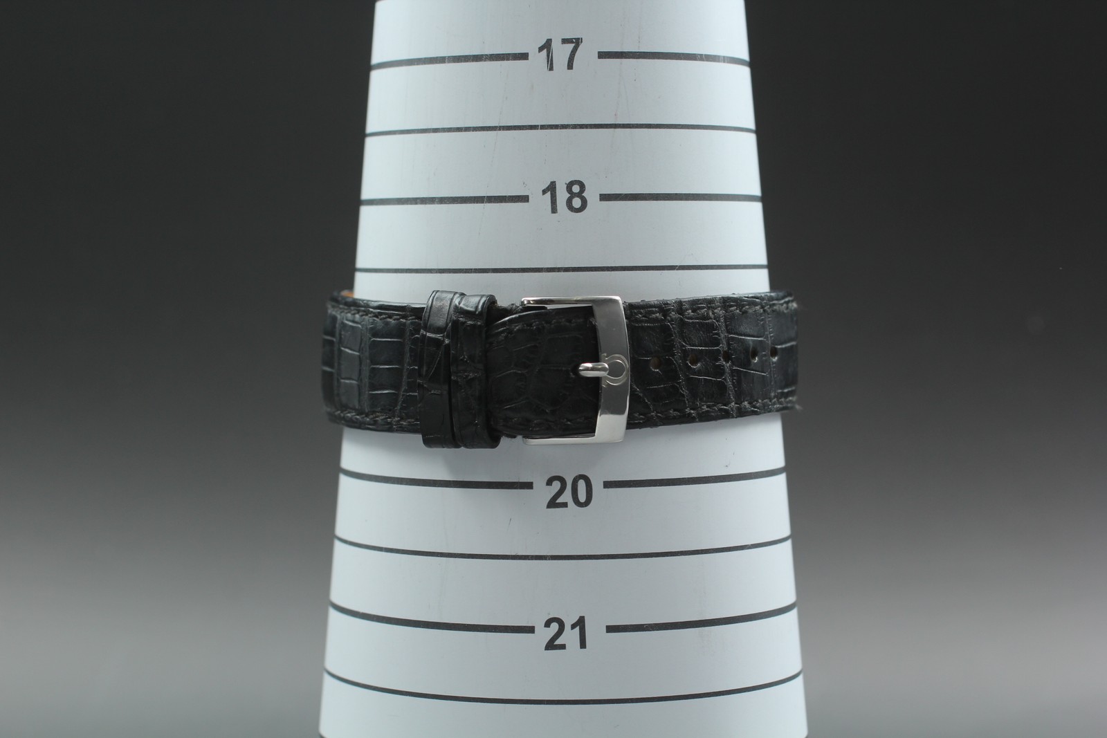 OMEGA DeVille Prestige Co-Axial 4813.30.01 Silver Dial Men’s Watch 39mm JAPAN