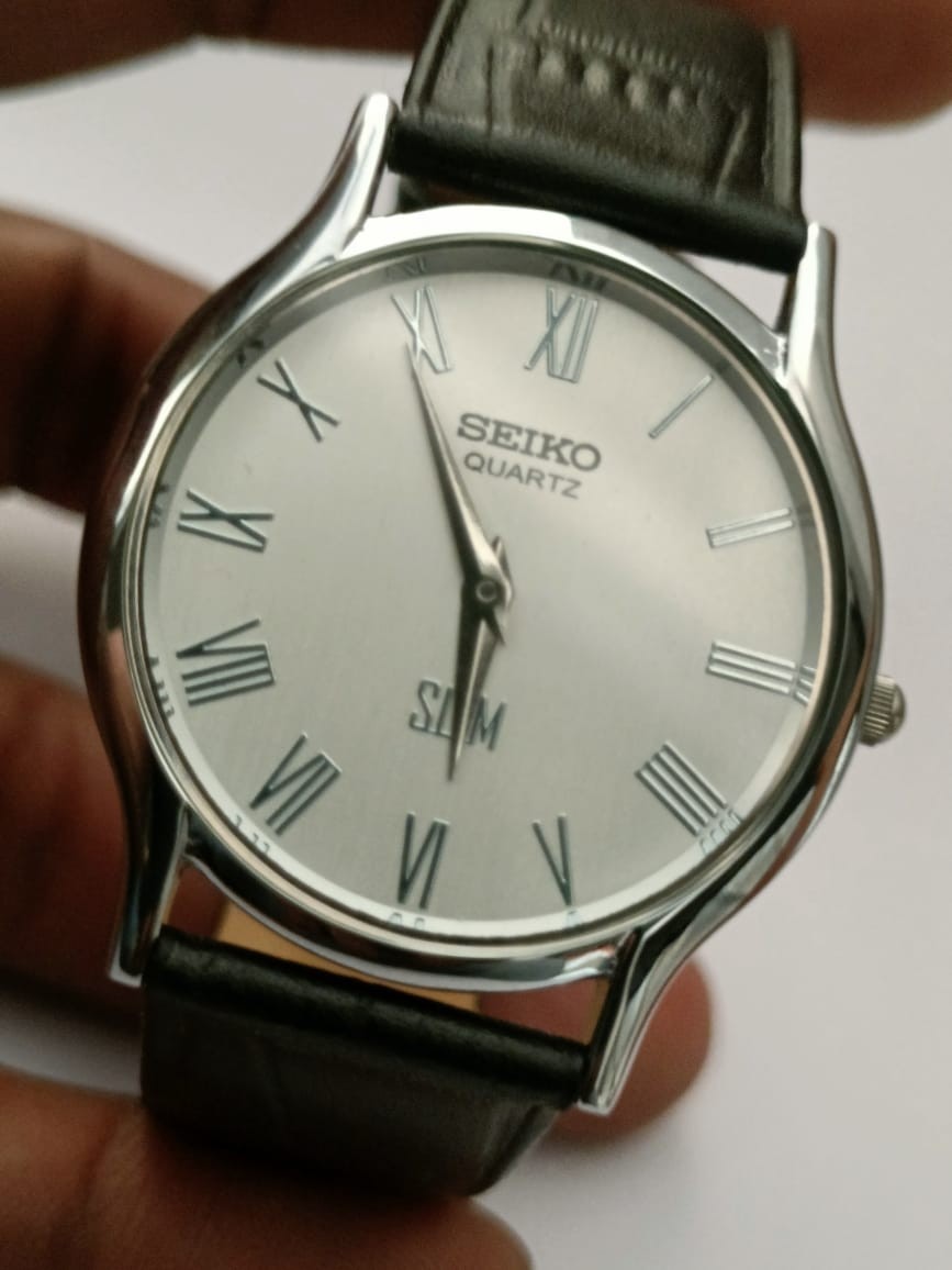 Vintage Seiko Quartz Japan Made White Dial Men’s Wrist Watch Looking Good