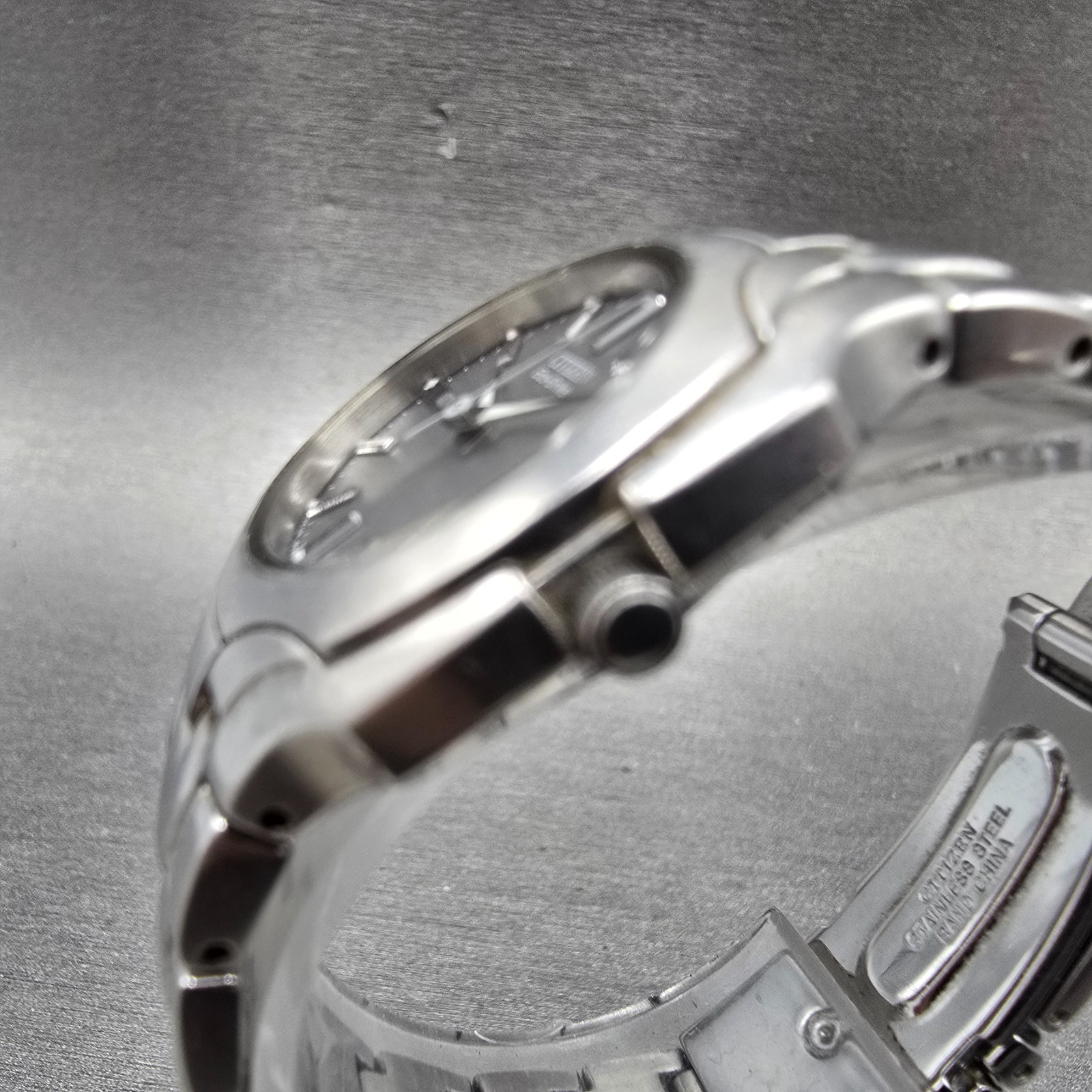 Citizen Eco-Drive Watch Women 25mm Gray Dial Silver Tone Date E011-S049601 RunsS