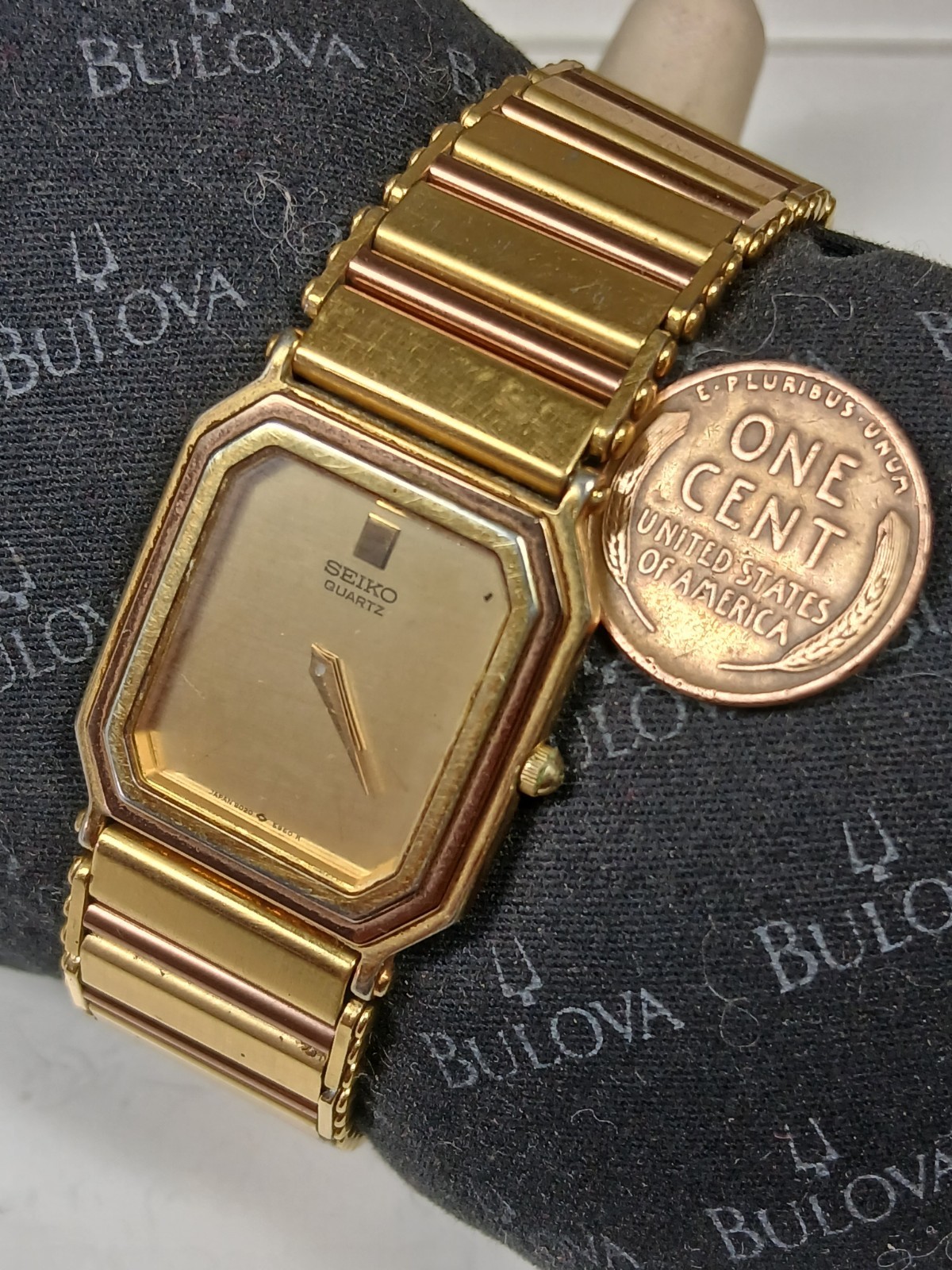 Vintage Seiko 9020-5640 Mens Gold Tone Formal Quartz Watch