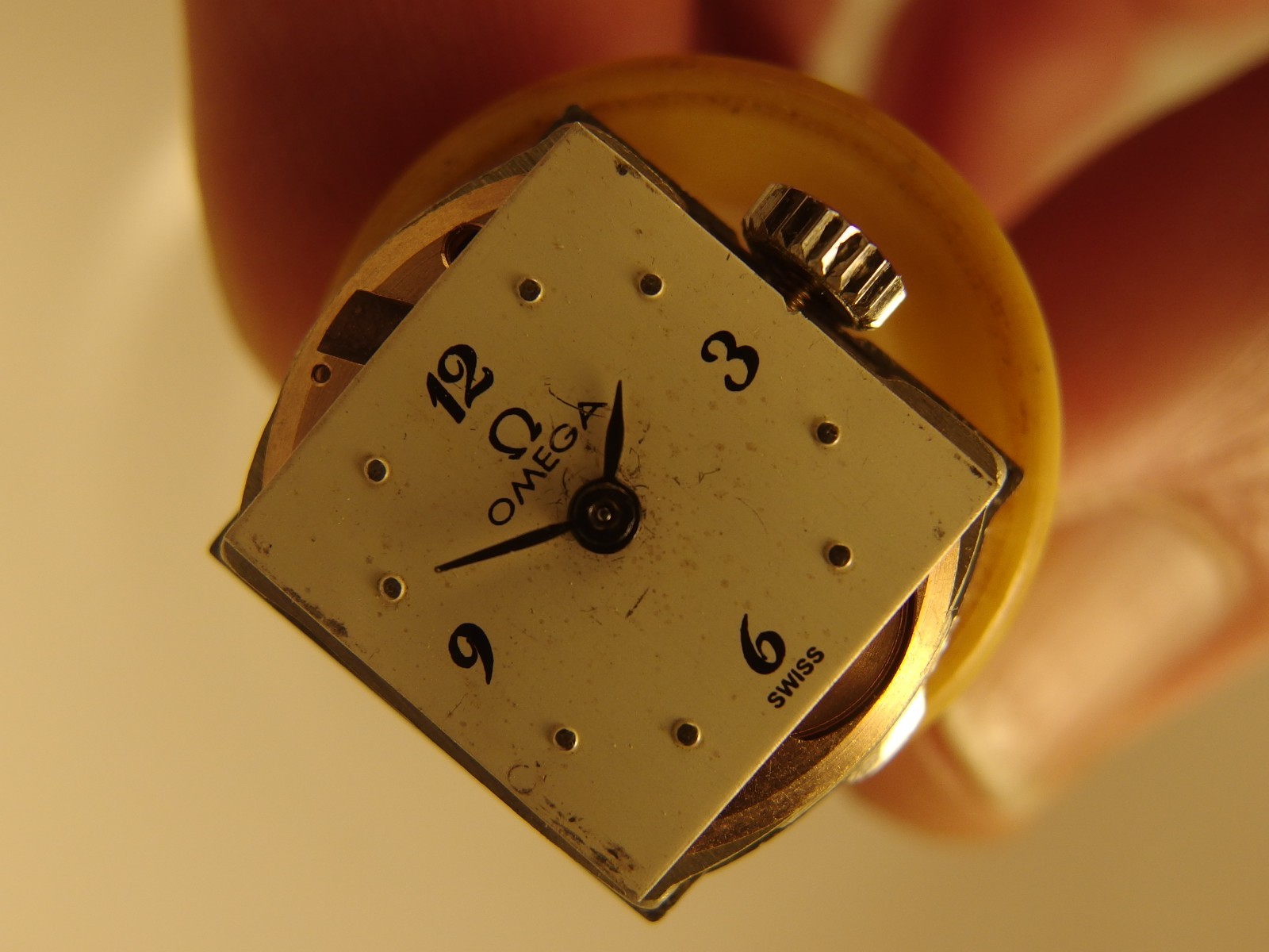 3373 VINTAGE OMEGA WRISTWATCH IN STEEL LADIES rectangular case snap back 1956