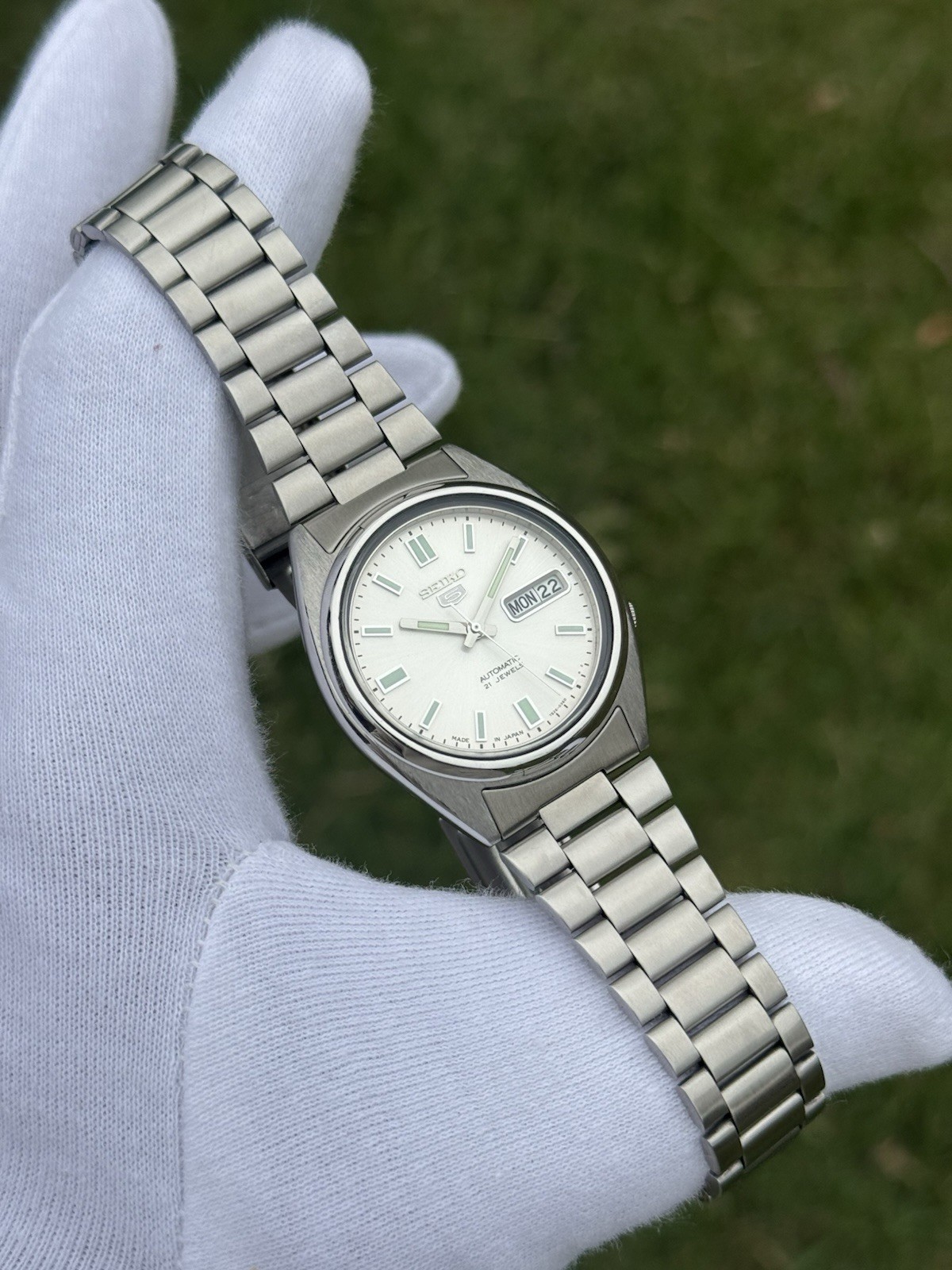 Vintage Seiko 5 Automatic 7S26 Mens Wrist Watch White Dial Day Date Japan 21J