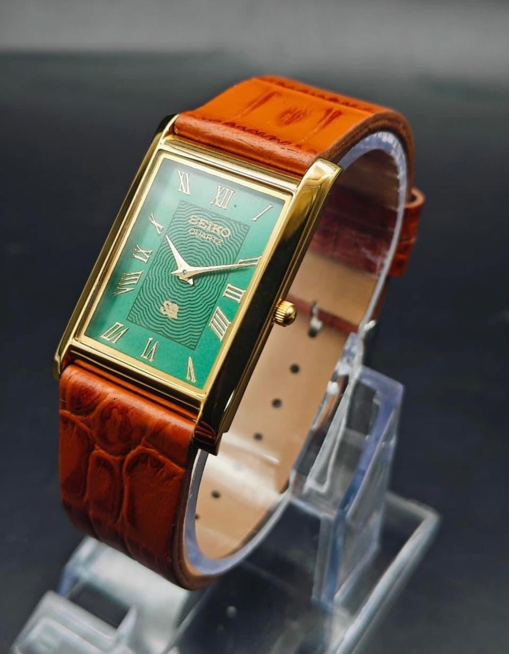 Vintage Seiko Slim Quartz Men’s Wrist Watch With Free DDP Shipping