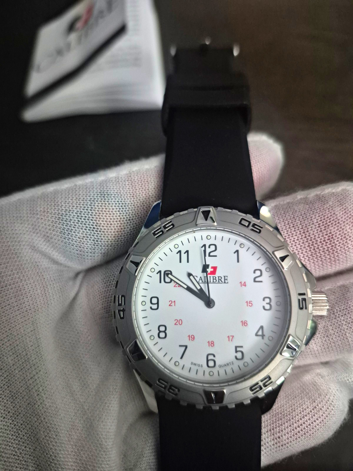 Calibre Sea Wolf Quartz 42mm White Dial Black Silicone Strap W/ Orig Box Manual