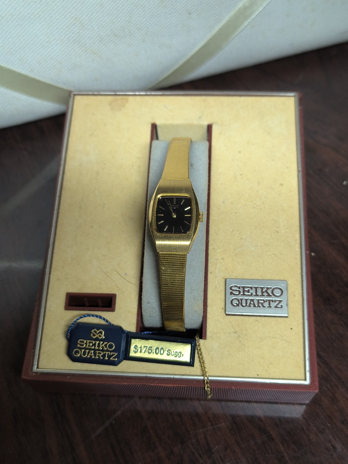 Vtg SEIKO Ladies Quartz Watch New Old Stock SZT098 2B20 Black Gold Mesh Box Tag