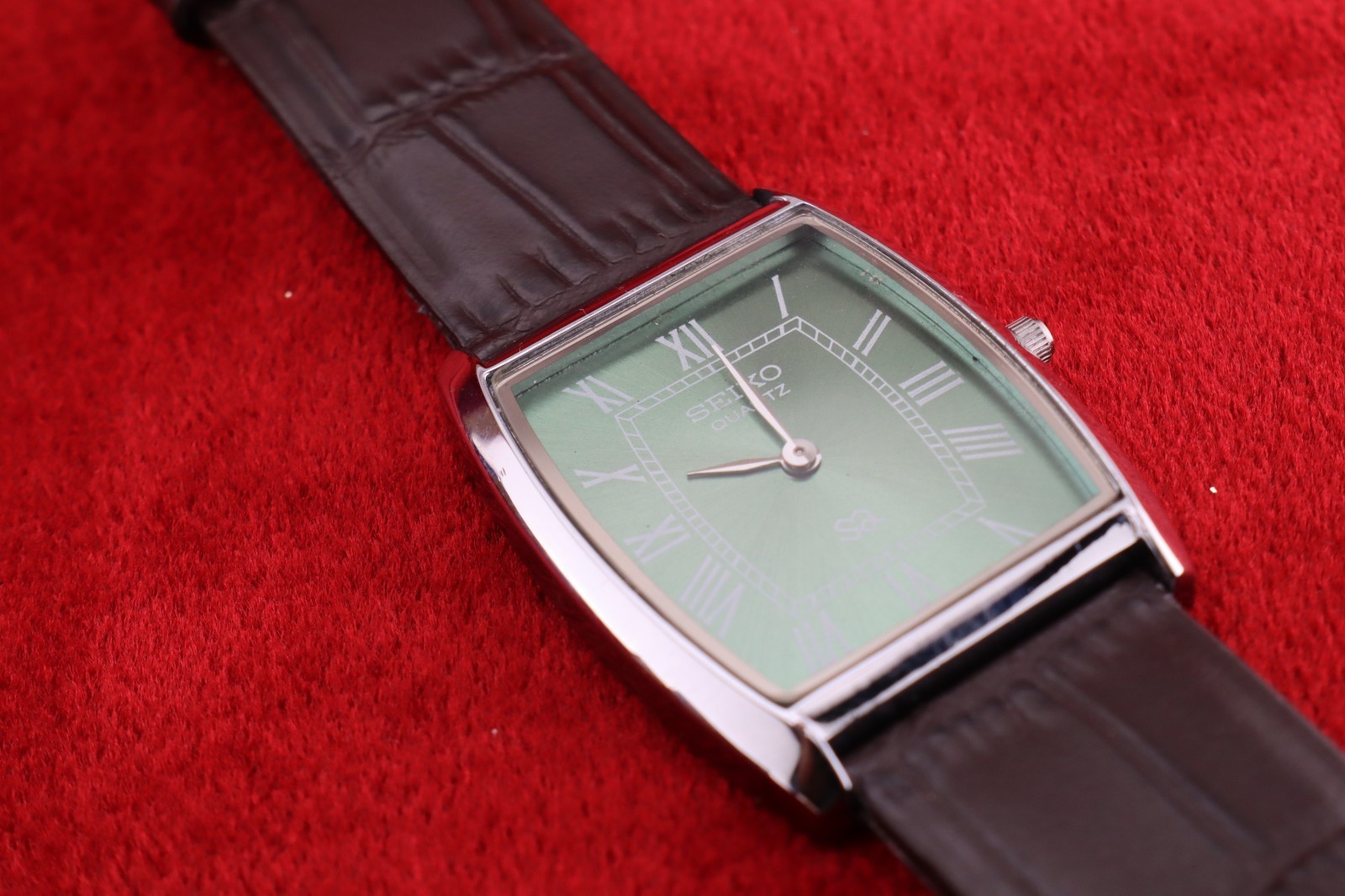 Vintage Men Seiko quartz Barrel-Tank Green Dial ,Dark Brown leather Dress Watch
