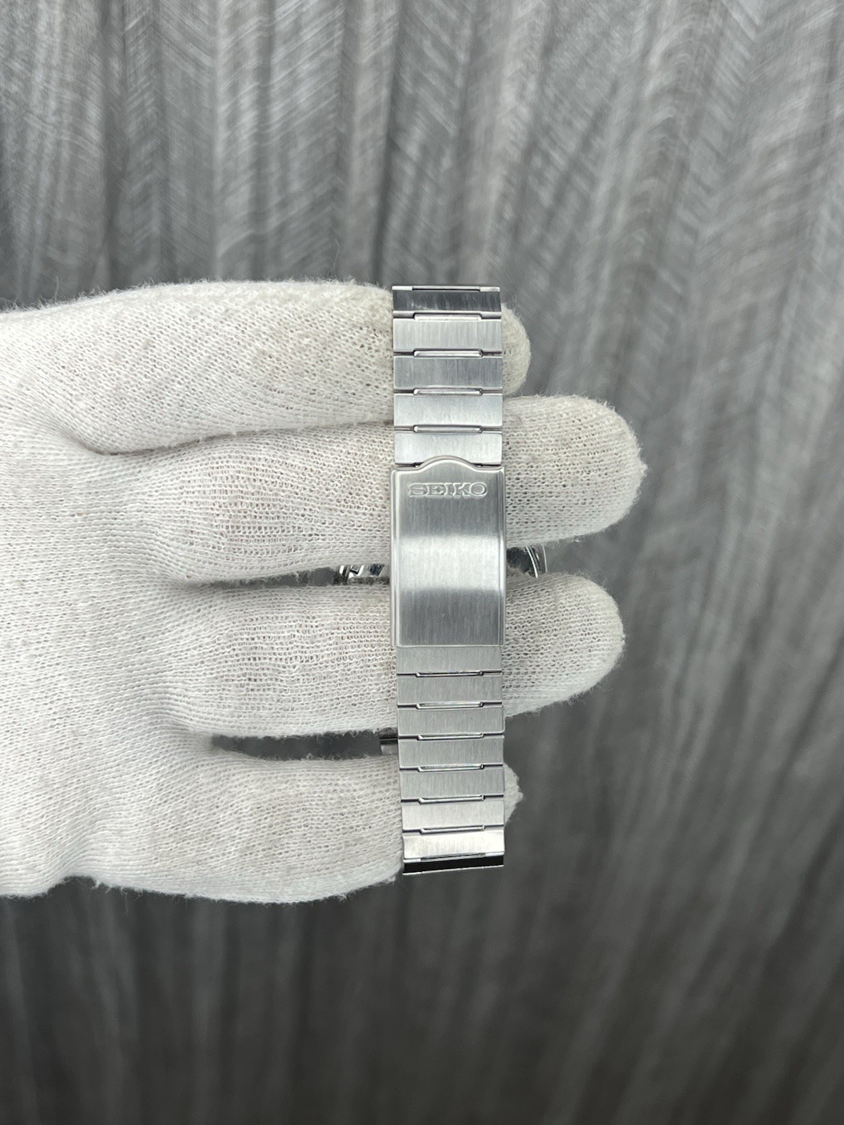 Vintage Seiko 5 Automatic TV Shape 6309-4004 Day/Date Men’s Wristwatch Japan.