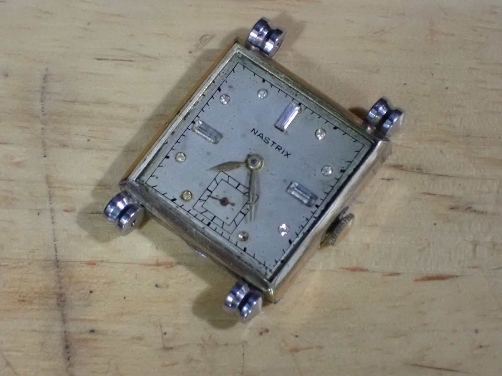 Nastrix 17 Jewel Men’s Manual Wind Wristwatch runs Faux Diamond 2 Tone Case