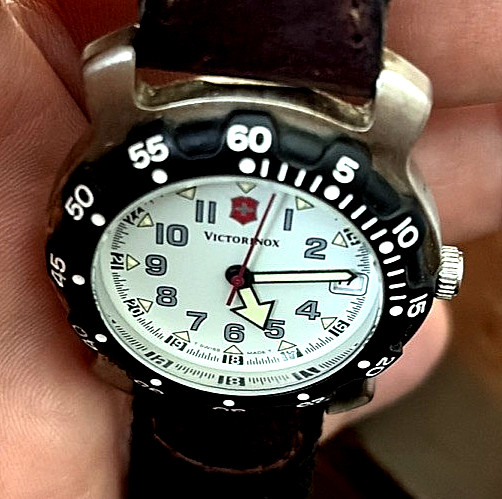 Vintage Victorinox Swiss Army Sportline Quartz Field Watch – 4.562 – New Battery