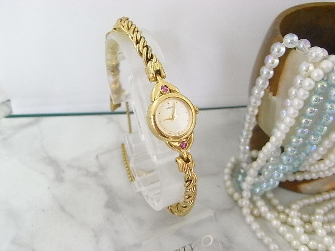 Vintage SEIKO Ruby Round Ladies Watch 5