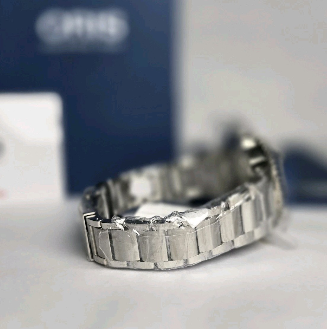 Oris Aquis Date Relief 41.5mm Cherry Red Dial Automatic, New, 01 733 7766 4158