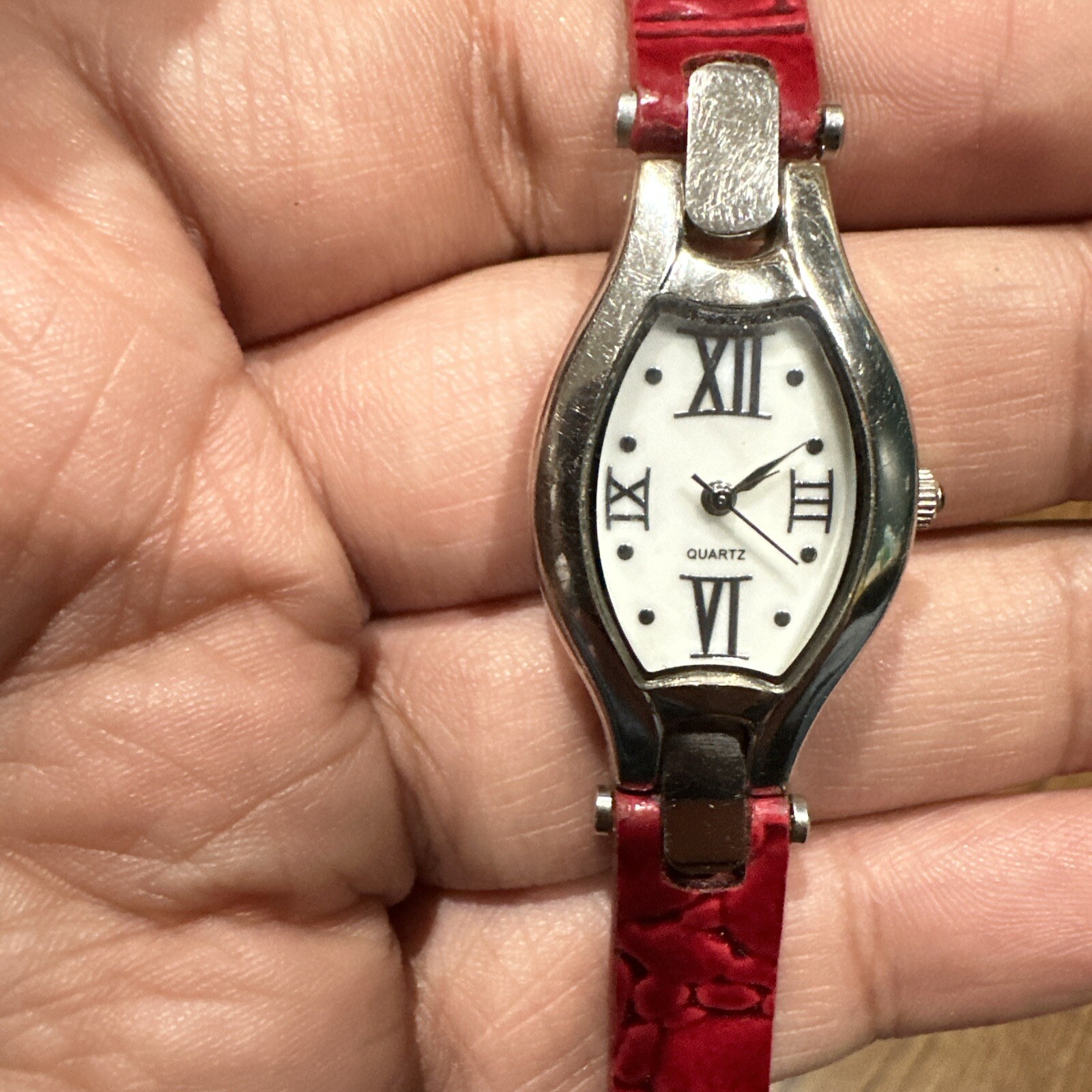 Classic Working Red Classic Ladies Watch Quartz Leather Band for Women Fancy