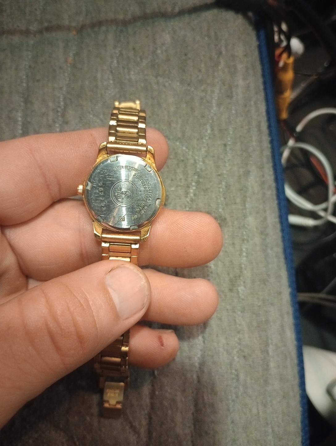 Ladies Seiko Watch 5 Bar V701-2J10