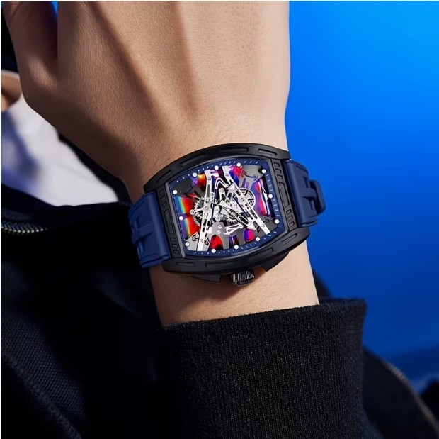 MENS TONNEAU STYLE WATCH