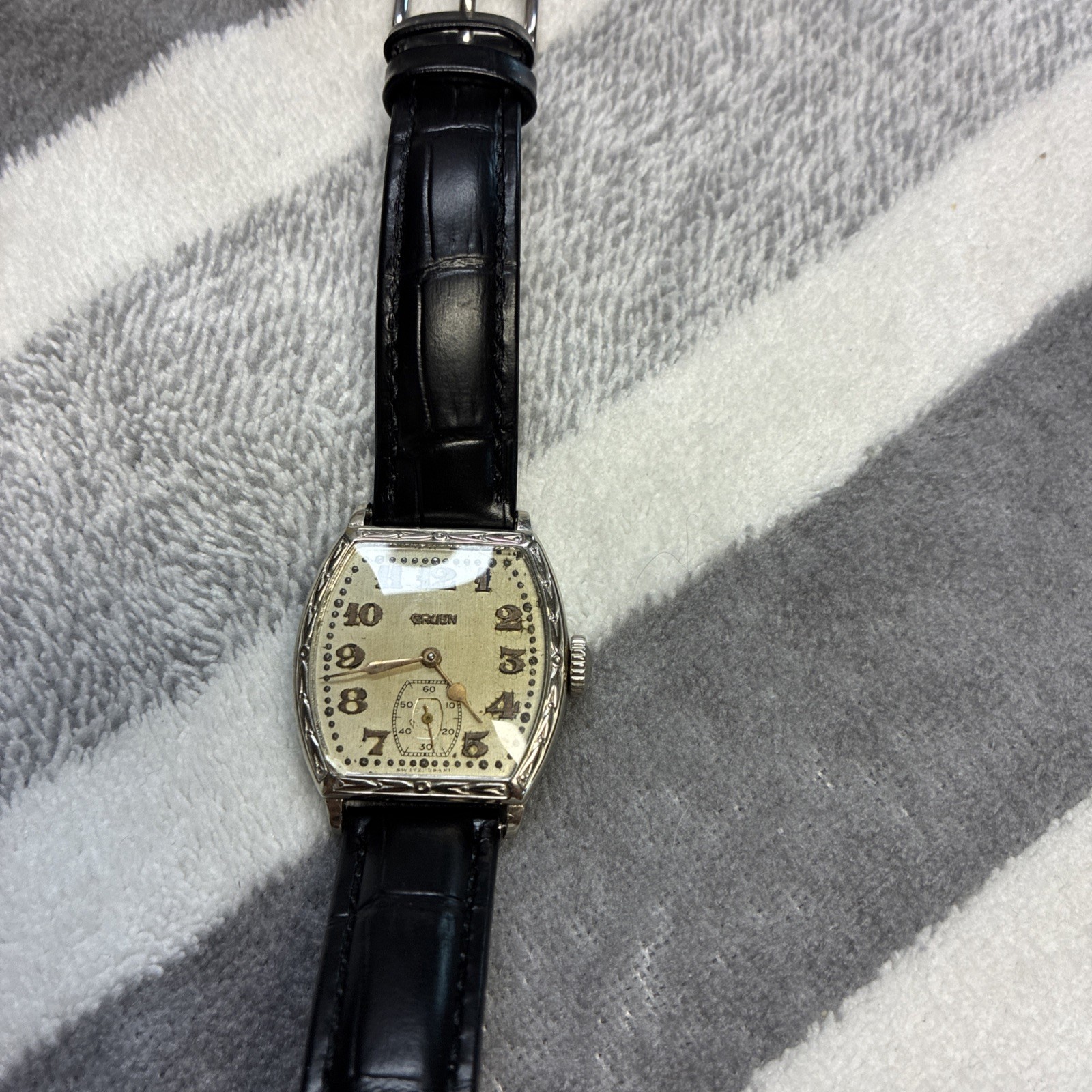 Gruen Wrist Watch, Tonneau Shape, Premium Art Deco Design, 1935-1940