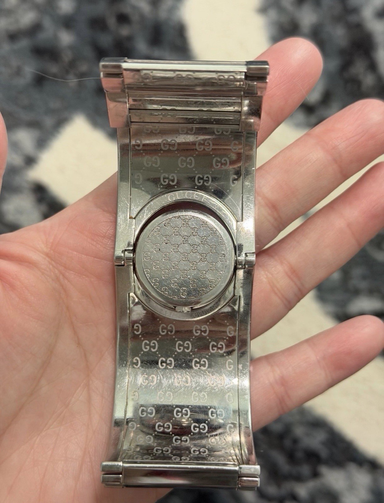 Gucci Twirl Silvery White Silver hardware Steel Watch