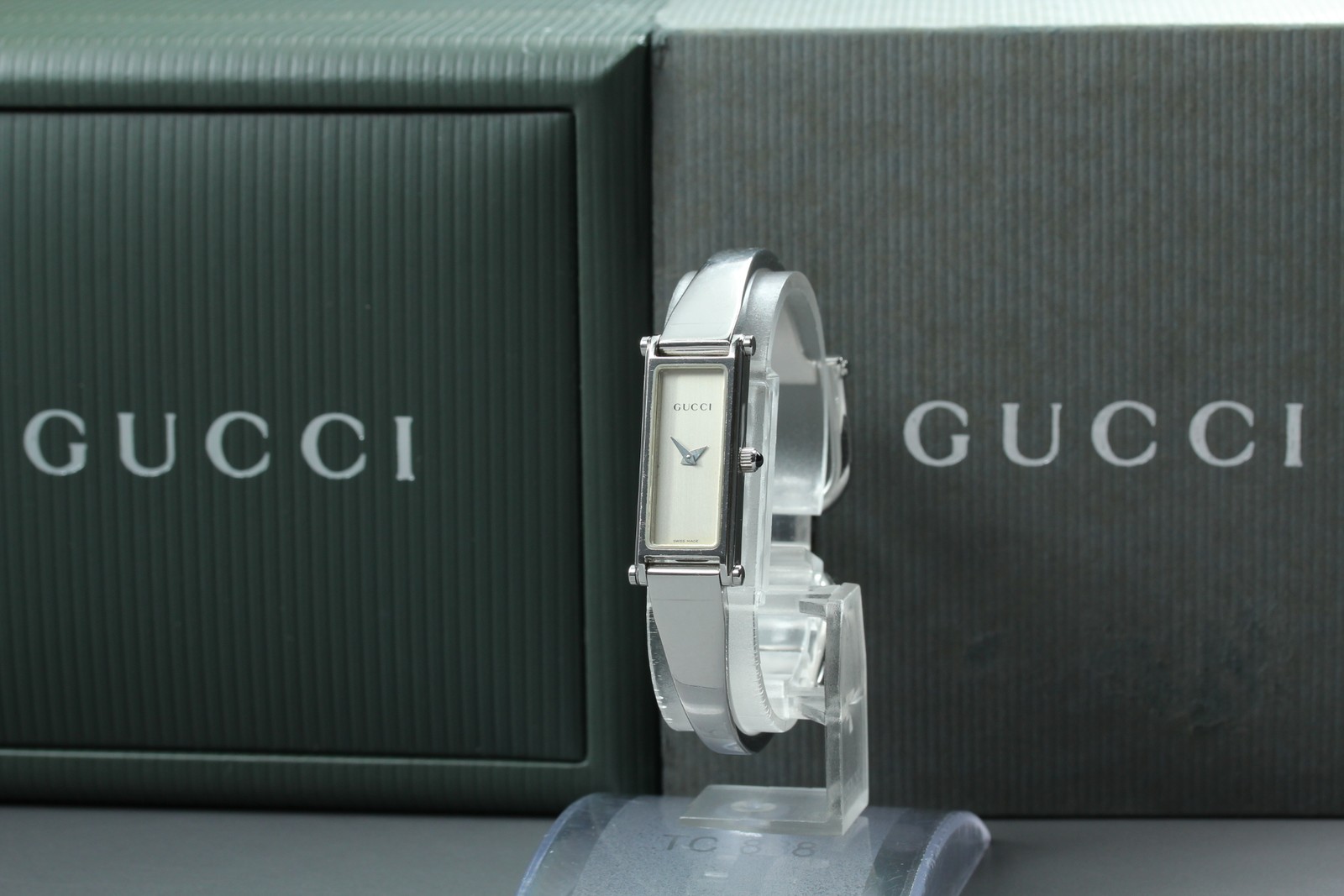 [Near MINT w/Box] Gucci 1500L 12mm Silver Dial Quartz Bangle Women’s Watch JAPAN