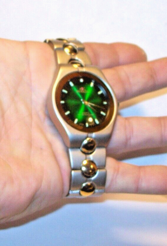 Denacci Mens Watch Vintage 90’s w/Push Button Deploy Minty Looks Runs Great NICE