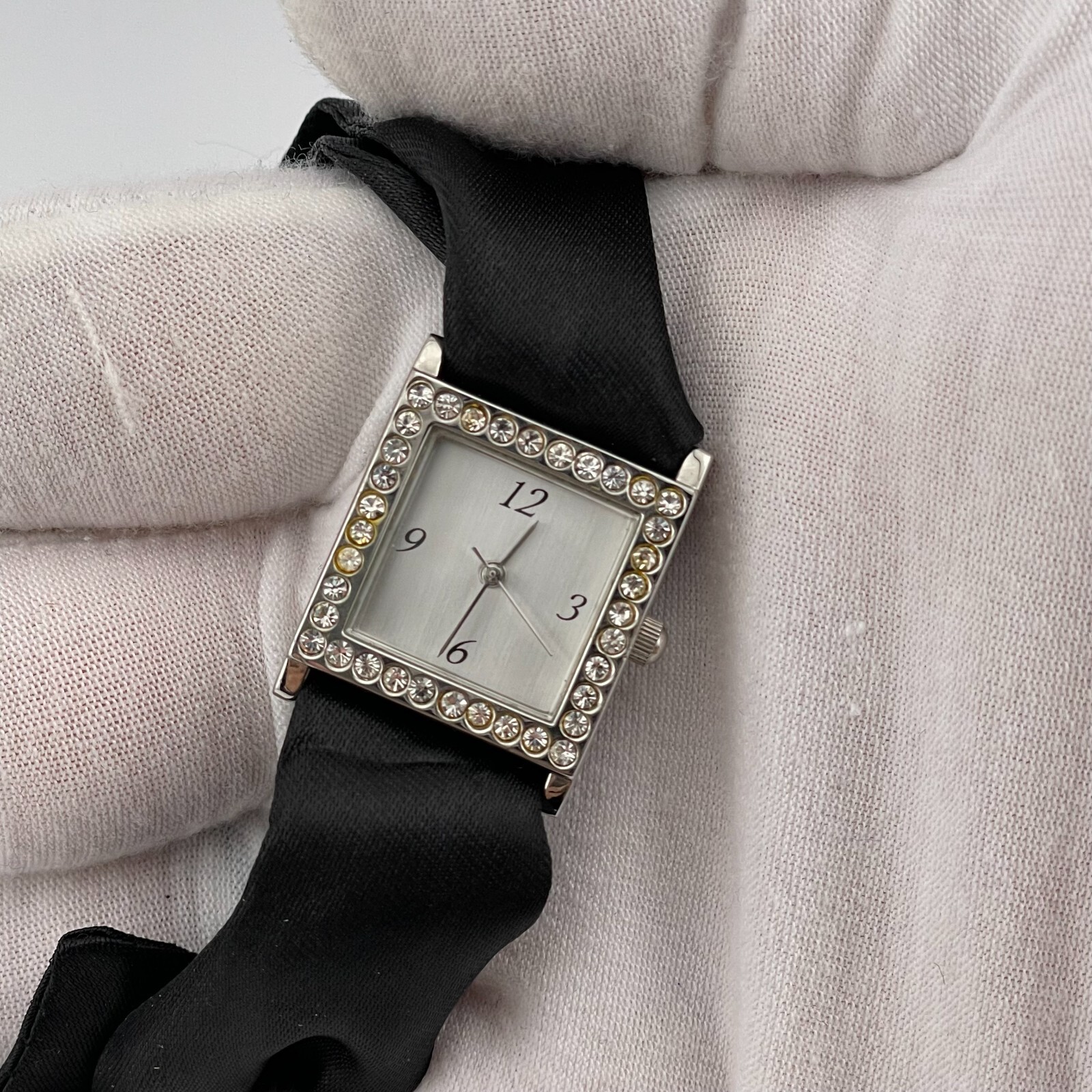 Flair Womens Watch 22mm Case Quartz Analog One Piece Cloth Strap Three Hands