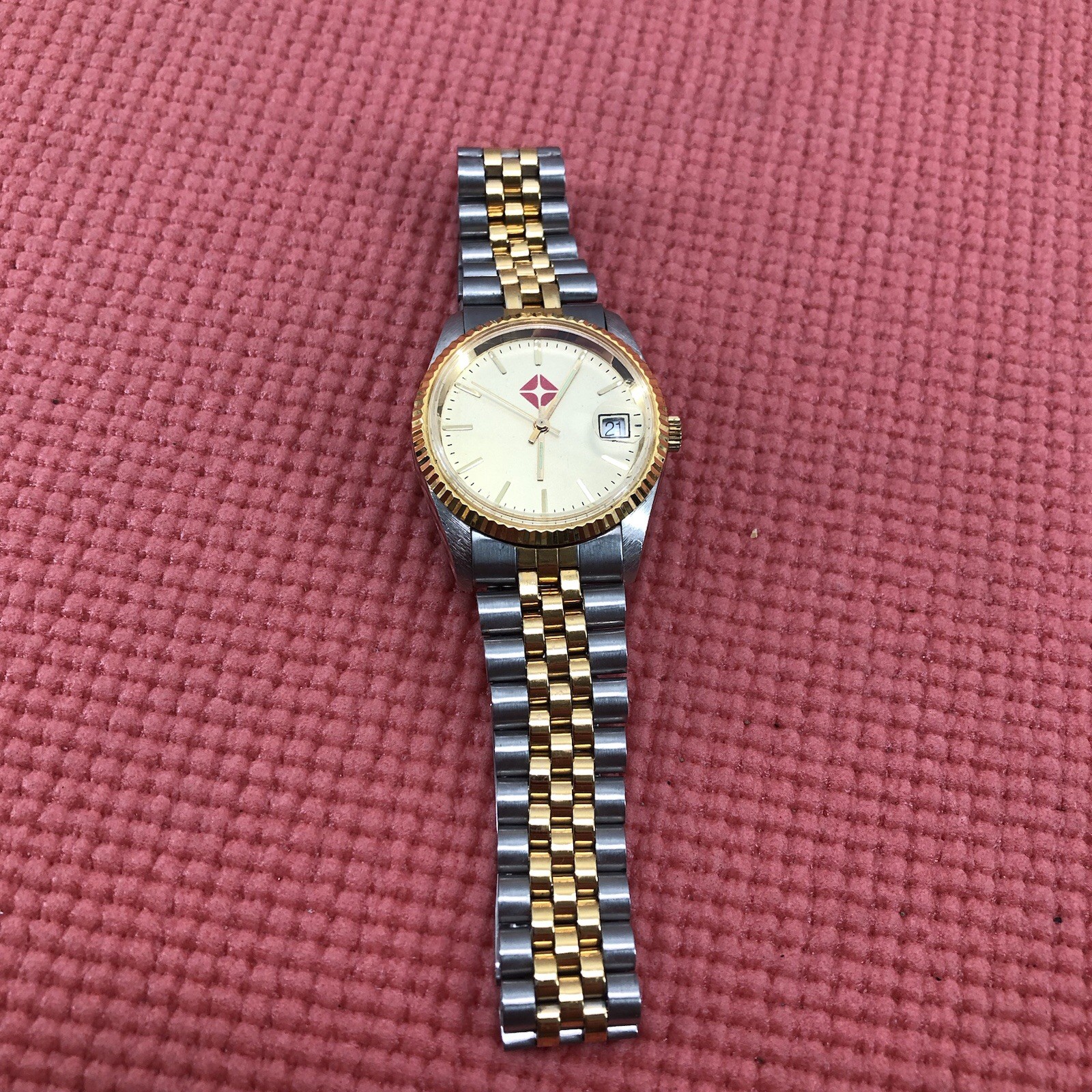 2 tone wristwatch men’s gold and gray swiss parts made in China Needs Battery