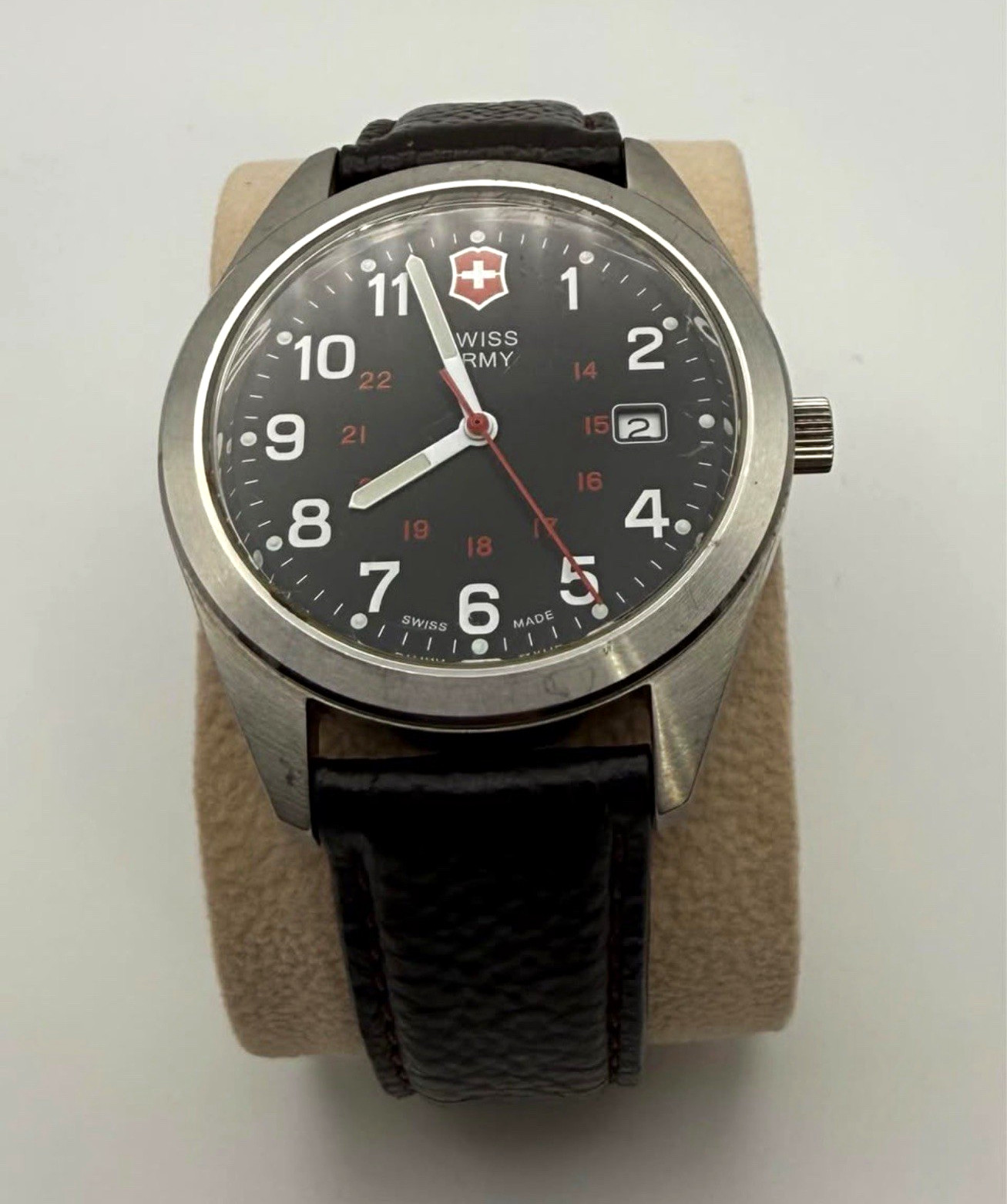Victorinox Swiss Army Mens Quartz Black Dial Date 24-Hour 40mm 100m Leather