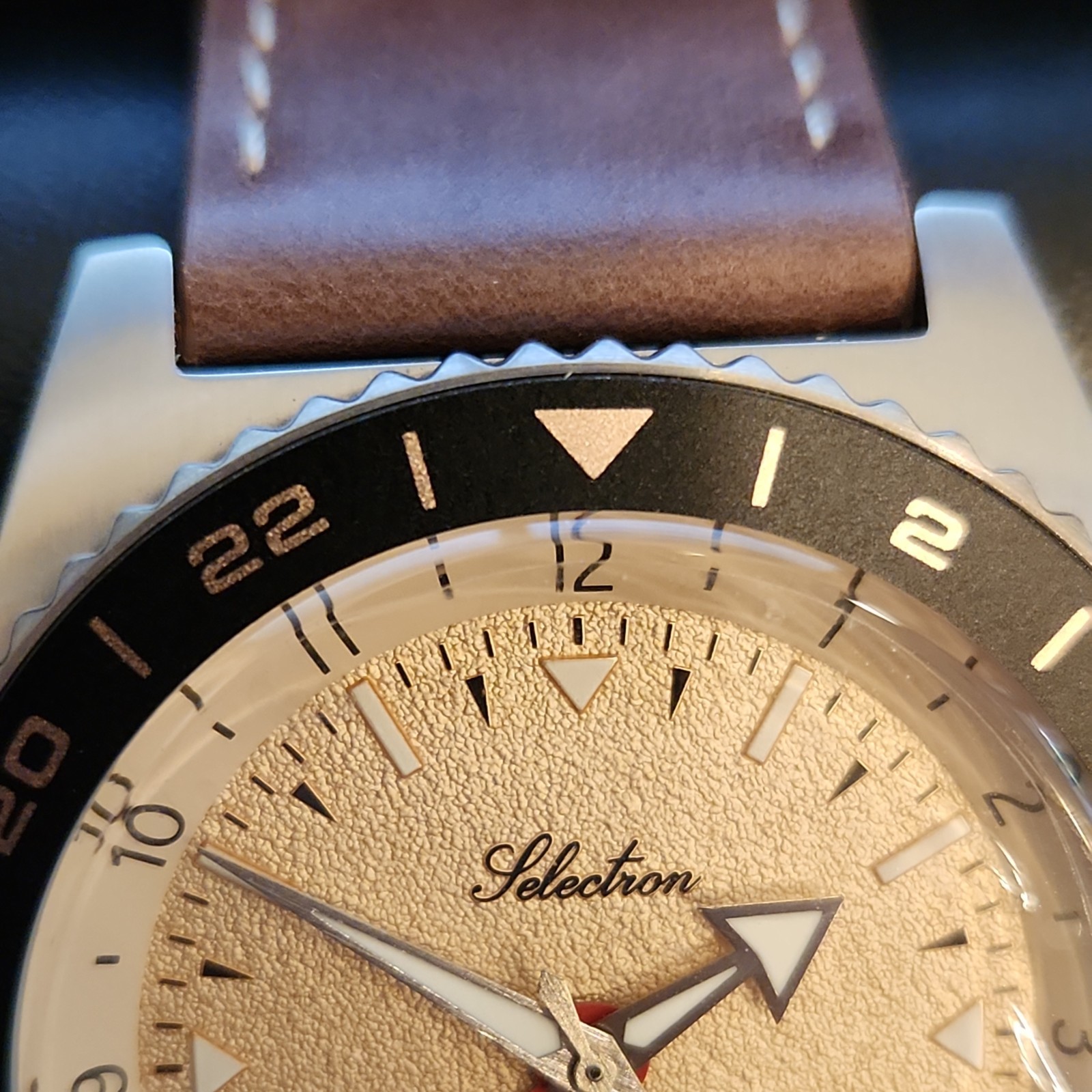 Men’s Selectron SGMT-10 Champaign Tone Quartz Watch New In Box MSRP $375