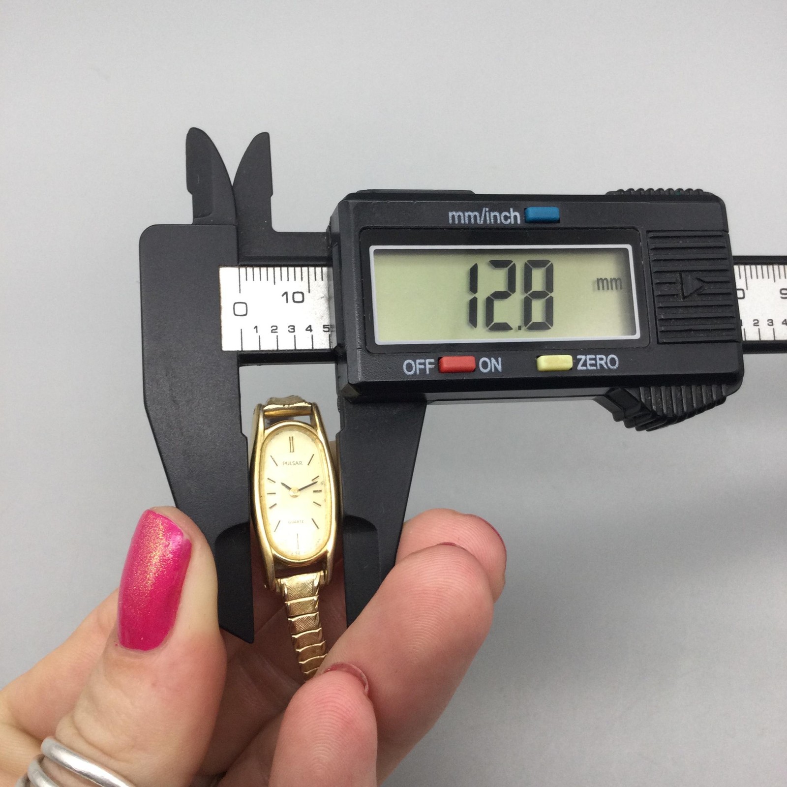 Pulsar V220-5780 Womens Watch 13mm Cream Dial Gold Tone Stretch Band Quartz