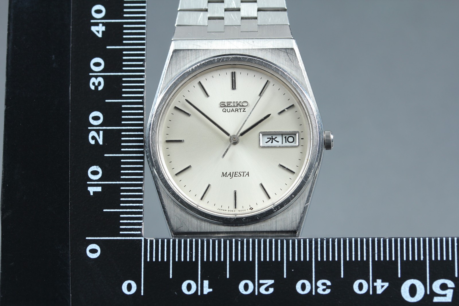 [Near MINT] SEIKO MAJESTA 9063-6000 silver DayDate Quartz Men’s Watch From JAPAN