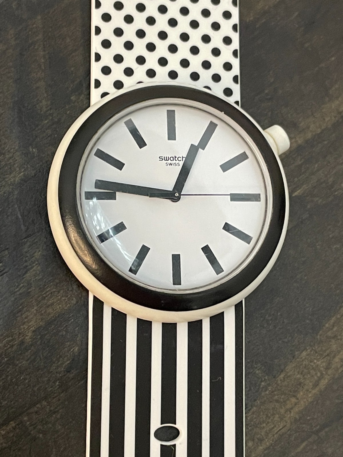 Swatch Striure SUON130 41mm Blue and White Striped Silicone Watch Swiss Working