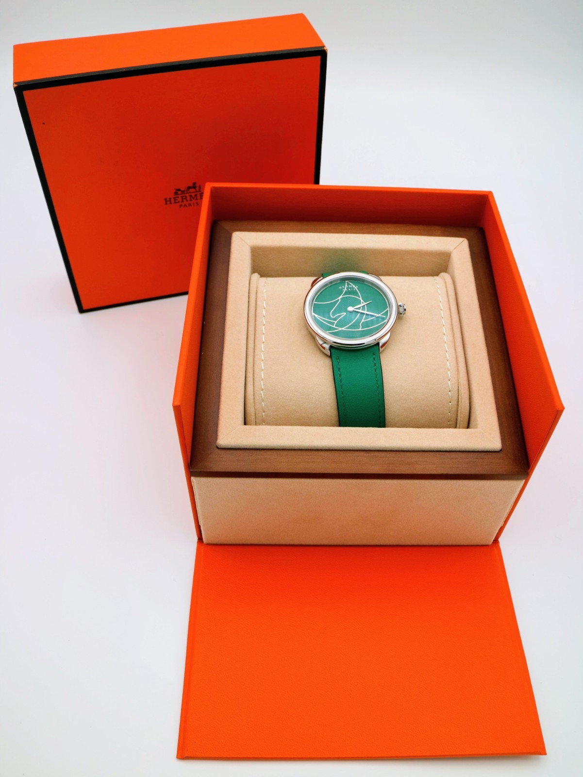Hermès Arceau Casaque Guilloché Dial Quartz Watch NIB Box + Papers GREEN
