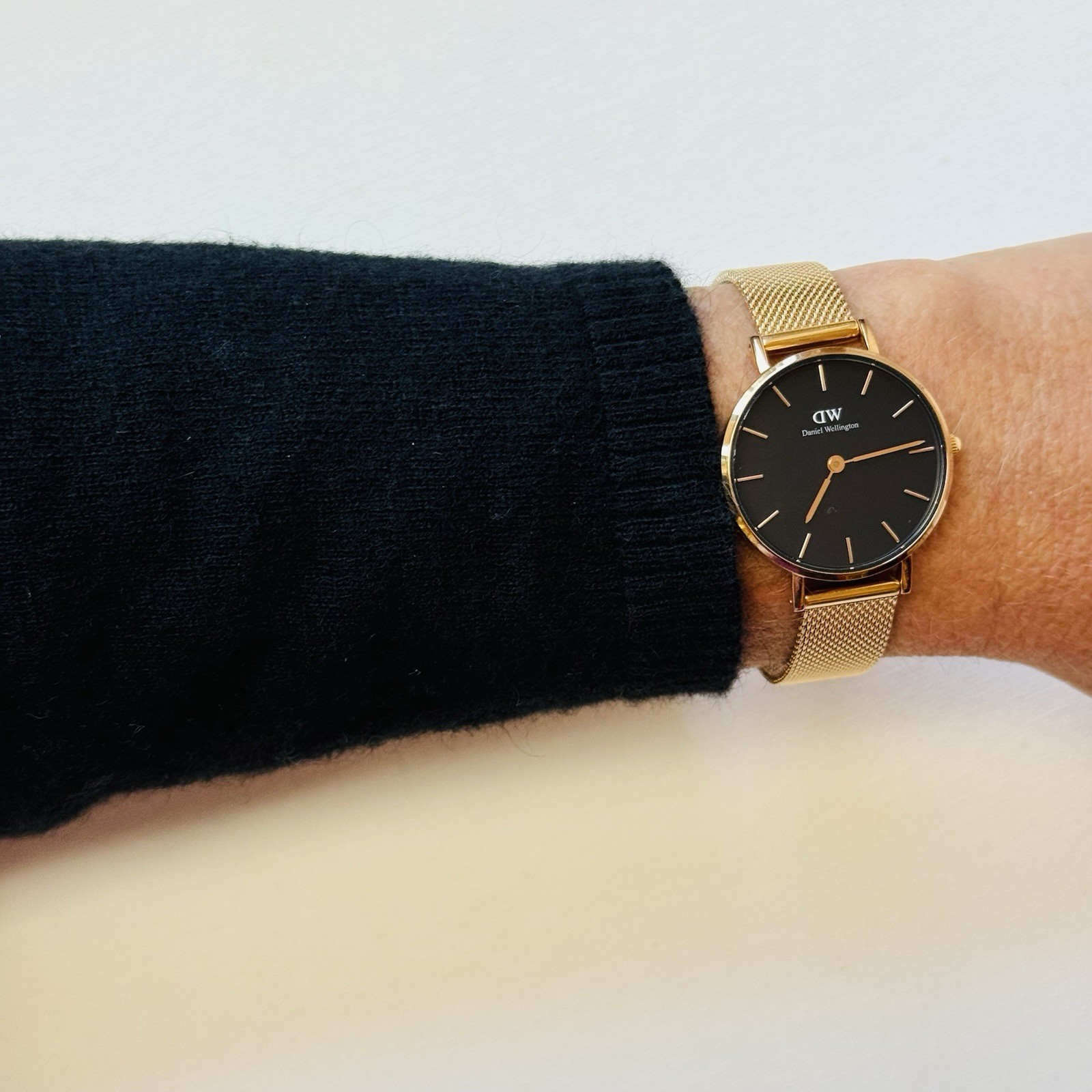 Daniel Wellington Petite Melrose 28mm Women’s Rose Gold Mesh Black Dial B28R01
