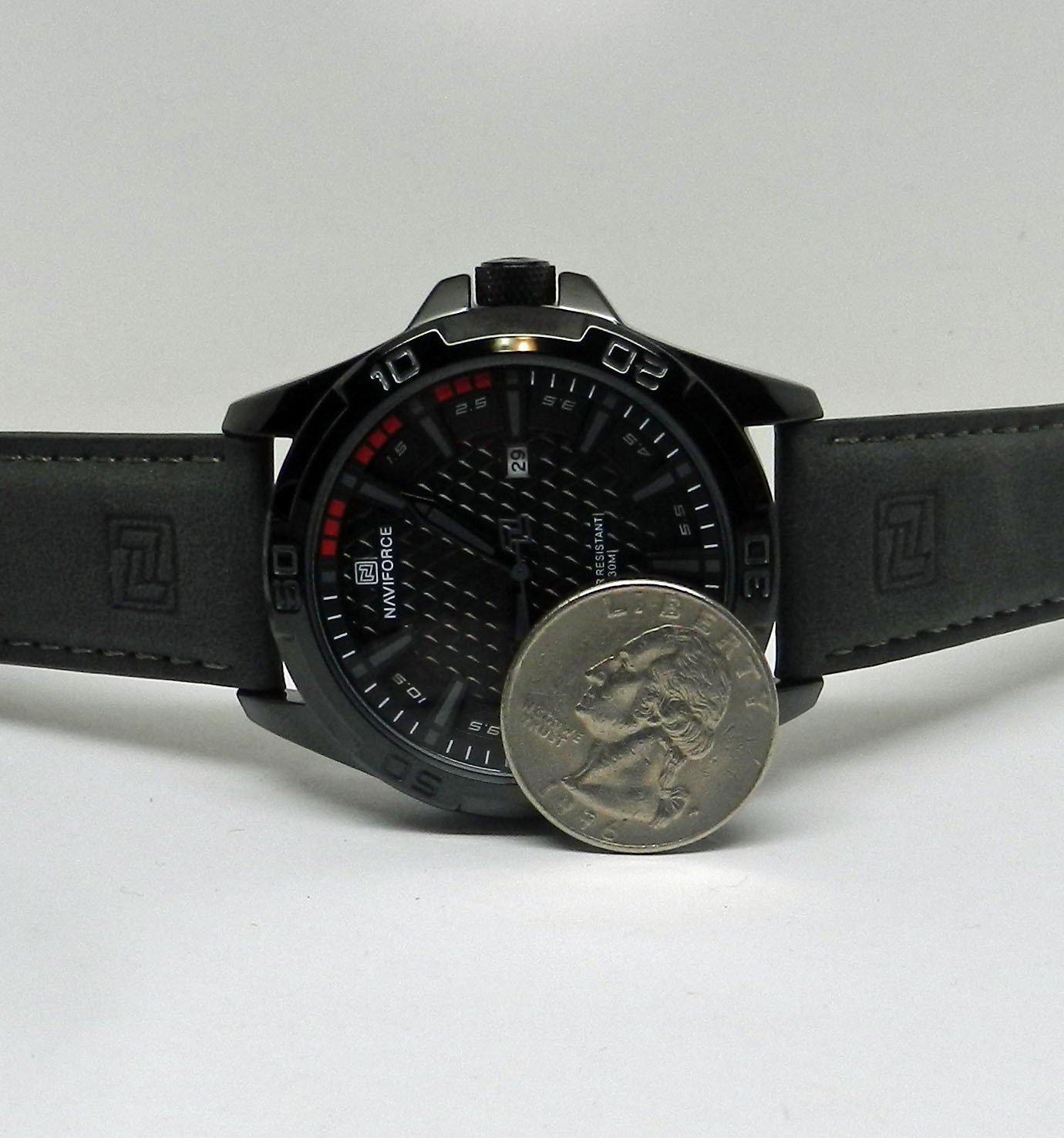 Men’s 45mm Navi Force Textured 3D Pyramid Black Date Dial 30 Meter Sport Watch