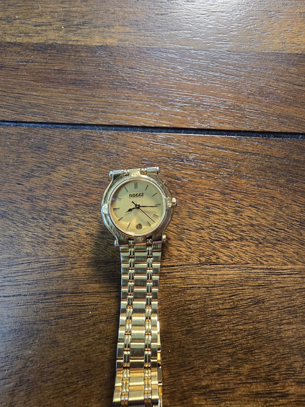 Vintage Gucci 9200L Swiss Made Gold Tone Women’s Watch Runs Great Original