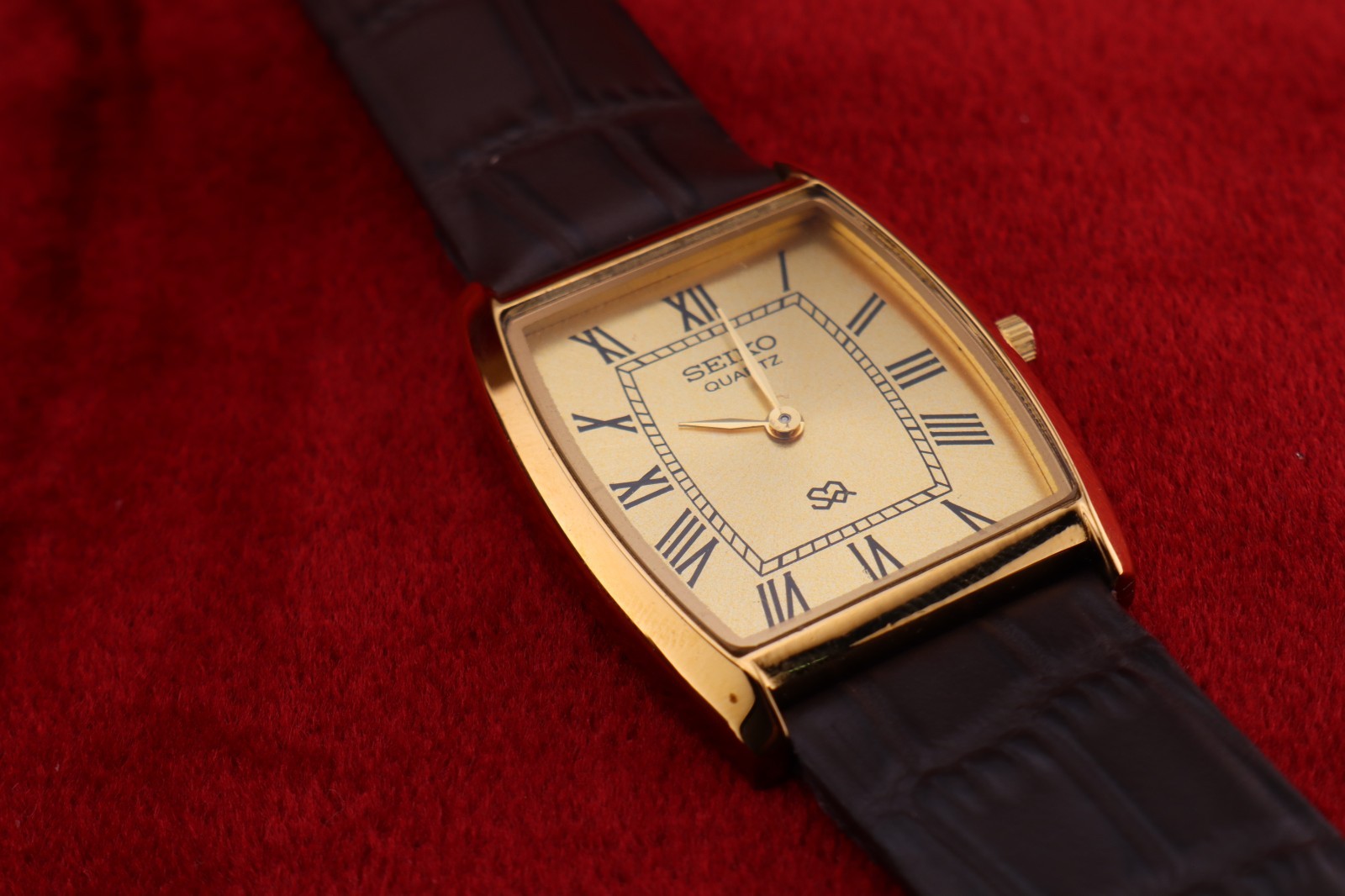 Vintage Men Seiko quartz Barrel-Tank Golden Dial ,Dark Brown leather Dress Watch