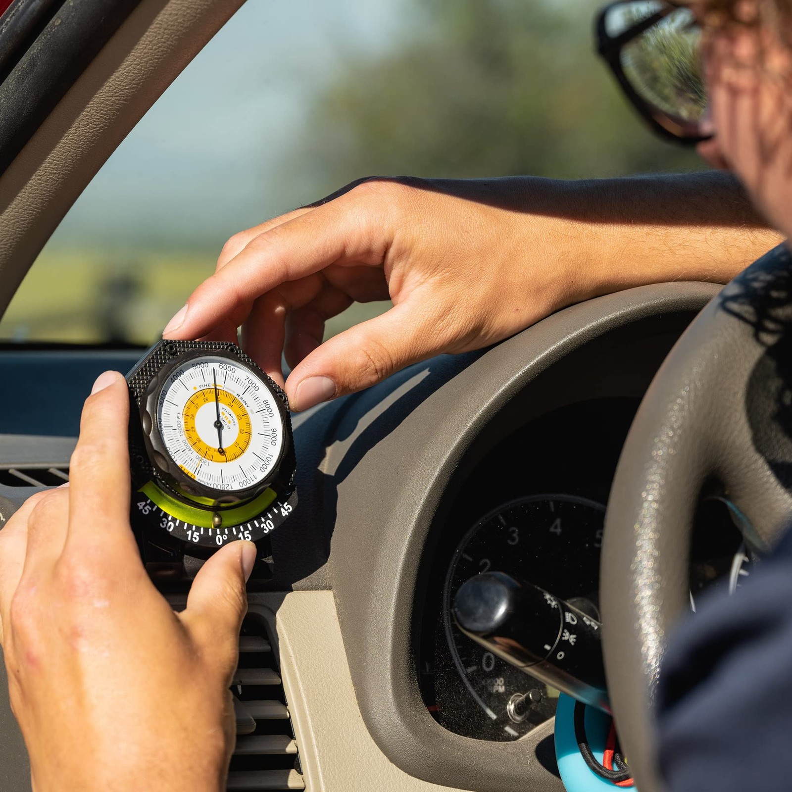 Sun Company AltiTilt – Dashboard Altimeter Inclinometer for Off-Road Vehicles