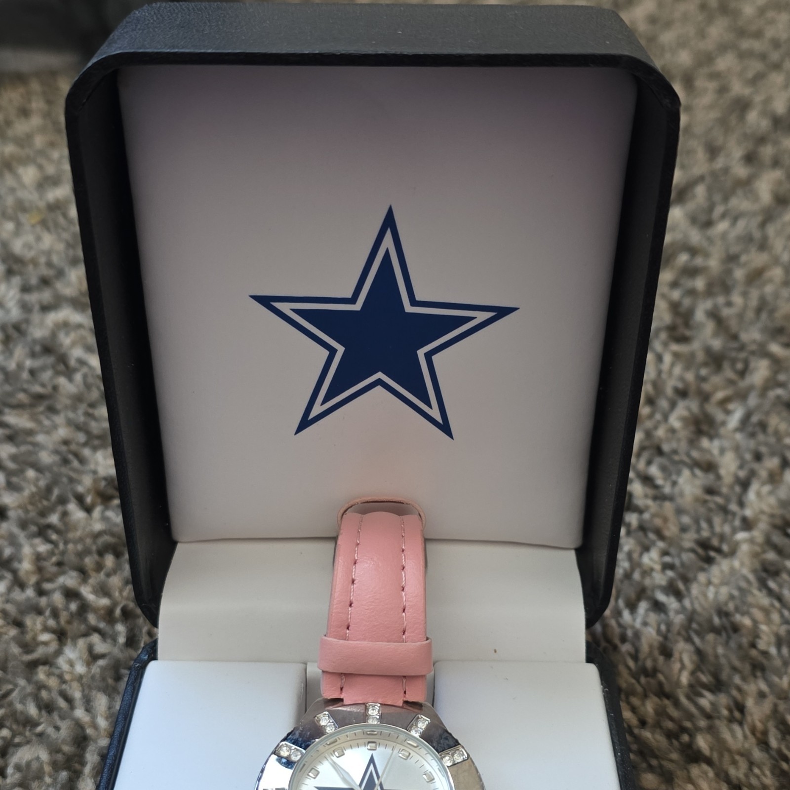 Women’s Analog Wristwatch Pink Leather Strap Silver Tone Star Logo Dial w/ Box