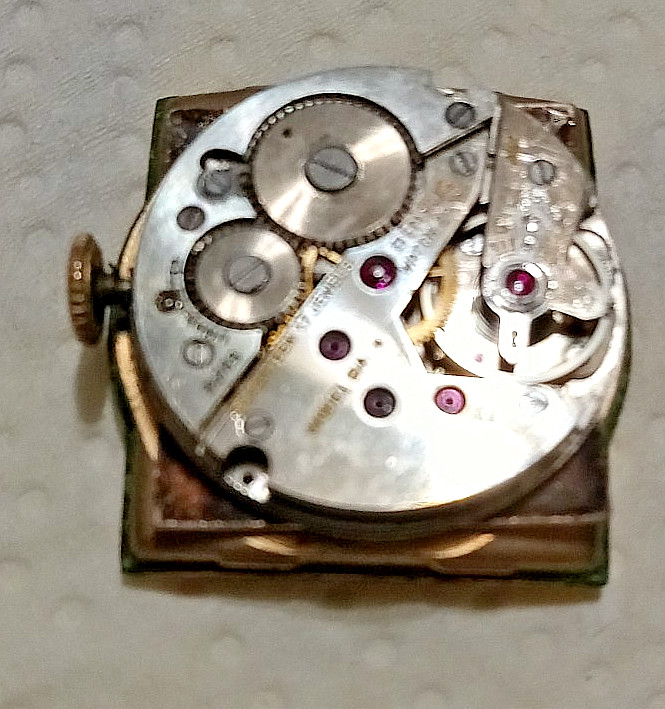 VINTAGE BENRUS curved WRISTWATCH GOLD PLATED CALIBER BA4 17 JEWEL MECHANICAL